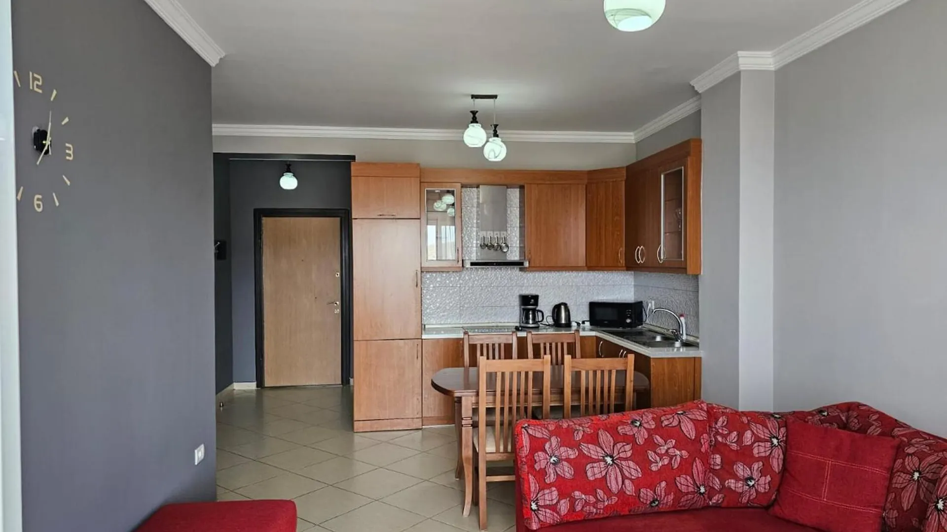 Apartamento Bright, Modern Retreat Steps From The Beach Sarandë