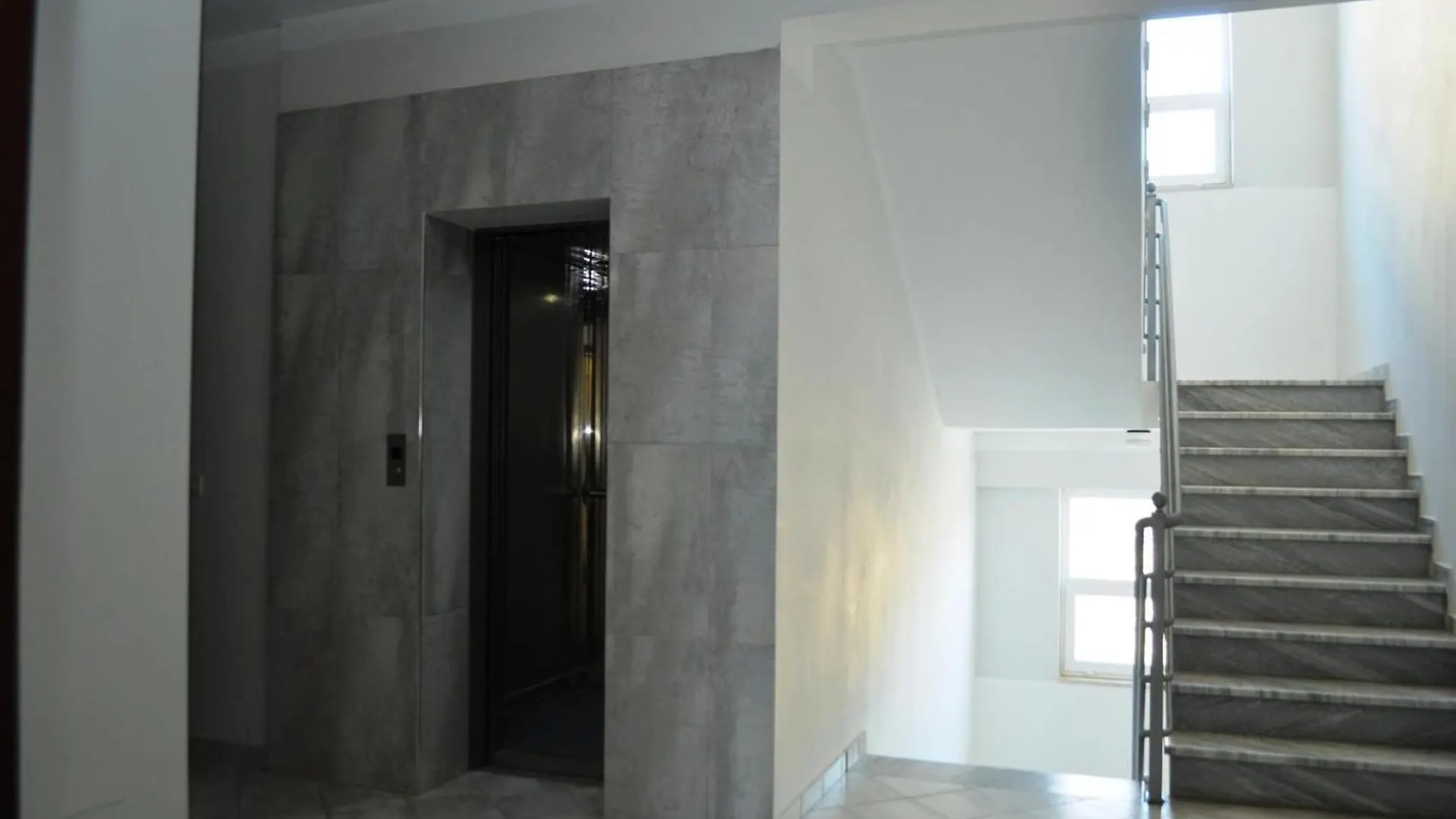 Bright, Modern Retreat Steps From The Beach Sarandë