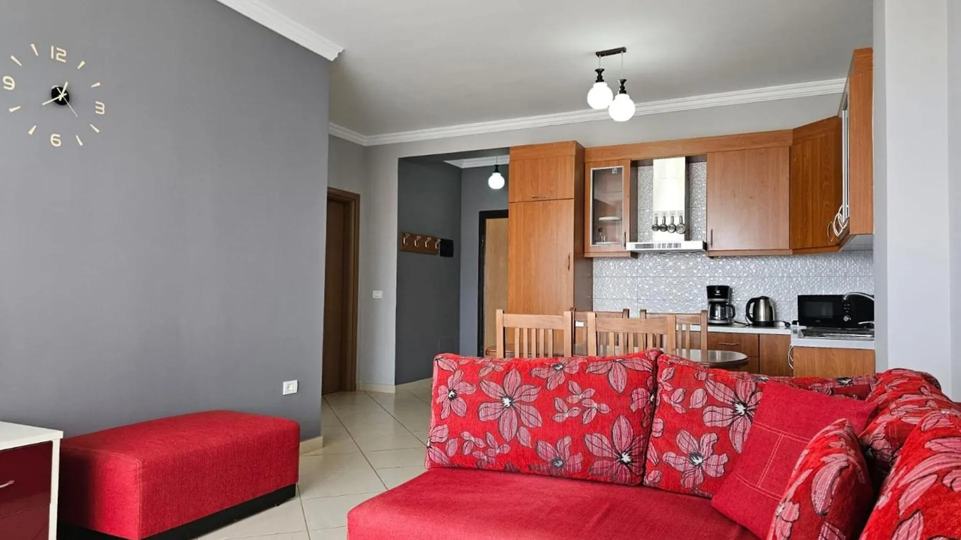 Bright, Modern Retreat Steps From The Beach Sarandë